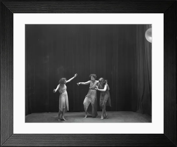 Framed Print : Elsie Dufour dancers, between 1918 and 1920. Creator: Arnold Genthe Framed Print : Elsie Dufour dancers, between 1918 and 1920. Creator: Arnold Genthe
