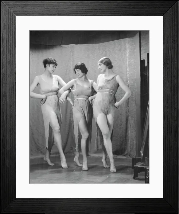 Framed Print : Elizabeth Duncan dancers and children, between 1916 and 1941. Creator: Arnold Genthe Framed Print : Elizabeth Duncan dancers and children, between 1916 and 1941. Creator: Arnold Genthe