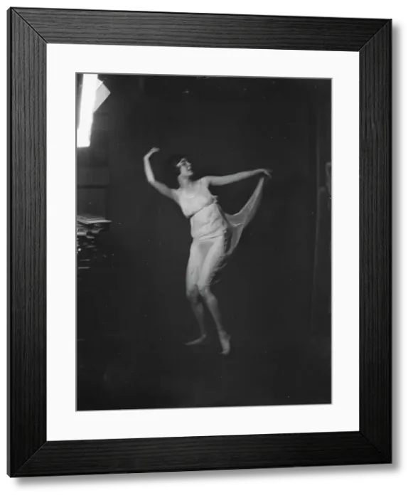 Framed Print : Florence Noyes dancers, between 1915 and 1918. Creator: Arnold Genthe Framed Print : Florence Noyes dancers, between 1915 and 1918. Creator: Arnold Genthe