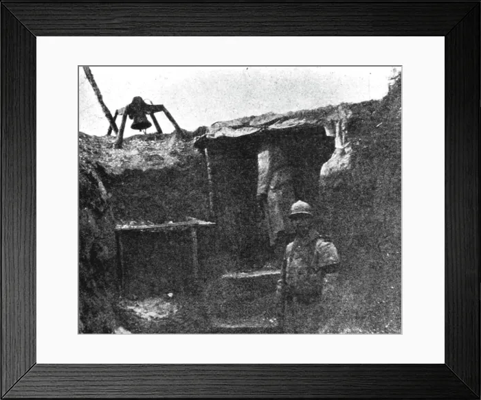 Framed Print : Les Gaz Allemands; Cloche installee pres d'un abri de guetteur pour lui... 1916. Creator: Unknown Framed Print : Les Gaz Allemands; Cloche installee pres d'un abri de guetteur pour lui... 1916. Creator: Unknown