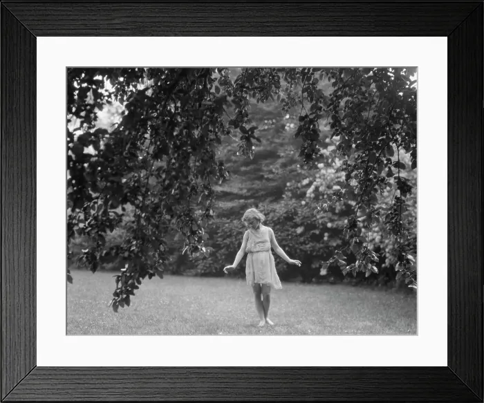 Framed Print : Elizabeth Duncan dancers and children, between 1916 and 1941. Creator: Arnold Genthe Framed Print : Elizabeth Duncan dancers and children, between 1916 and 1941. Creator: Arnold Genthe