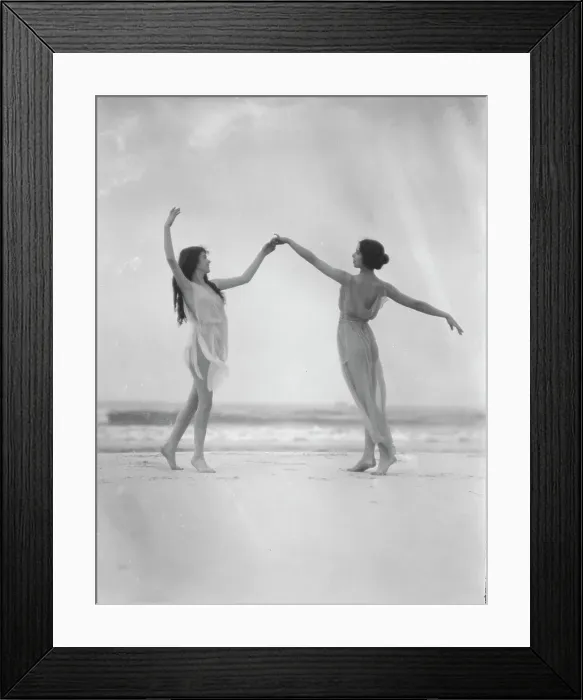Framed Print : Severn, Margaret, Miss, and an unidentified dancer, 1923 Creator: Arnold Genthe