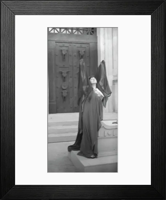 Framed Print : Theatrical production with Margaret Anglin and others, between 1910 and 1925. Creator: Arnold Genthe Framed Print : Theatrical production with Margaret Anglin and others, between 1910 and 1925. Creator: Arnold Genthe