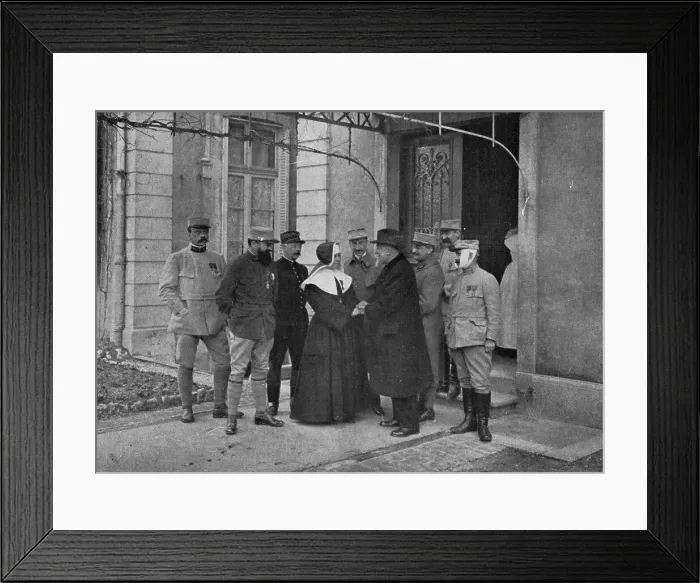 Framed Print : La Croix de Guerre de Soeur Louise, de Nancy; on felicite la vaillante superieure de... 1916. Creator: Unknown Framed Print : La Croix de Guerre de Soeur Louise, de Nancy; on felicite la vaillante superieure de... 1916. Creator: Unknown