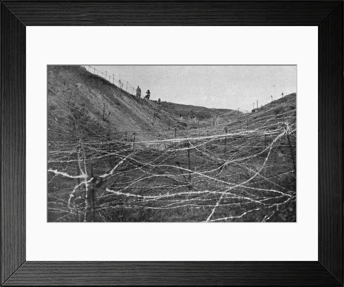 Framed Print : Les defenses de Salonique inspectees par le general Sarrail; Un impressionnant... 1916. Creator: Hubert Jacques Framed Print : Les defenses de Salonique inspectees par le general Sarrail; Un impressionnant... 1916. Creator: Hubert Jacques