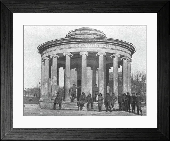Framed Print : Une base Allemande en Adriatique: L'occupation de Corfou; nos alpins, qui arrivent... 1916. Creator: Robert Vaucher Framed Print : Une base Allemande en Adriatique: L'occupation de Corfou; nos alpins, qui arrivent... 1916. Creator: Robert Vaucher