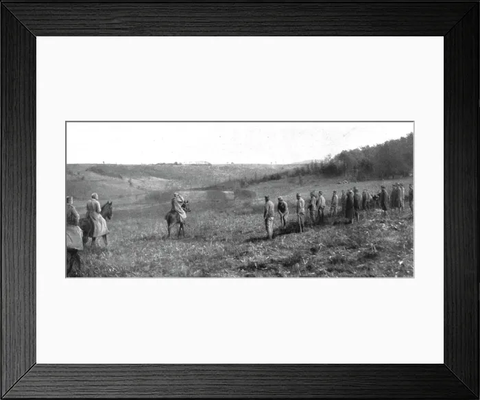 Framed Print : Le roi Pierre de Serbie, sur le front Nord, visitant ses soldsts qui travaillaient a des... 1915. Creator: R. Marianovitch Framed Print : Le roi Pierre de Serbie, sur le front Nord, visitant ses soldsts qui travaillaient a des... 1915. Creator: R. Marianovitch