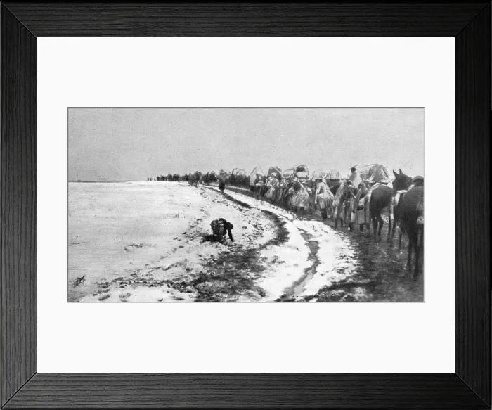 Framed Print : La retraite de l'armee serbe a travers la plaine de Kossovo.'. Creator: Unknown Framed Print : La retraite de l'armee serbe a travers la plaine de Kossovo.'. Creator: Unknown
