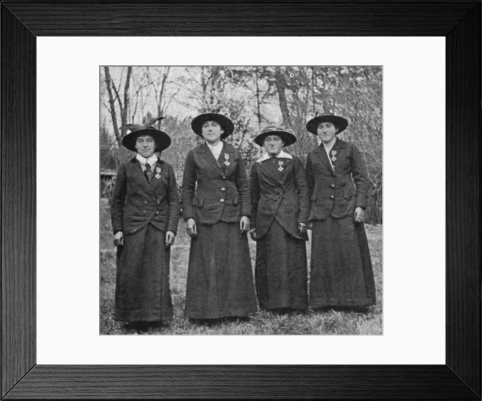 Framed Print : Les quatre heroines de Vertus; les quatre soeurs Vatel decorees de la Croix de Guerre.'. Creator: Unknown Framed Print : Les quatre heroines de Vertus; les quatre soeurs Vatel decorees de la Croix de Guerre.'. Creator: Unknown