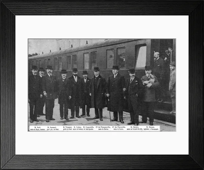 Framed Print : Dix otages Francais rendus far l'Allemagne. 1916. Creator: Unknown Framed Print : Dix otages Francais rendus far l'Allemagne. 1916. Creator: Unknown