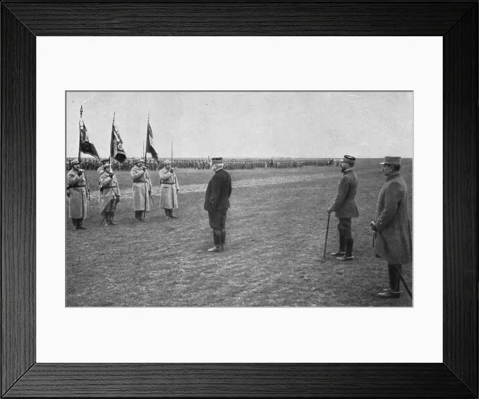 Framed Print : Remise de Drapeaux a des regiments de cavalerie de formation Nouvelle. 1916. Creator: Unknown Framed Print : Remise de Drapeaux a des regiments de cavalerie de formation Nouvelle. 1916. Creator: Unknown