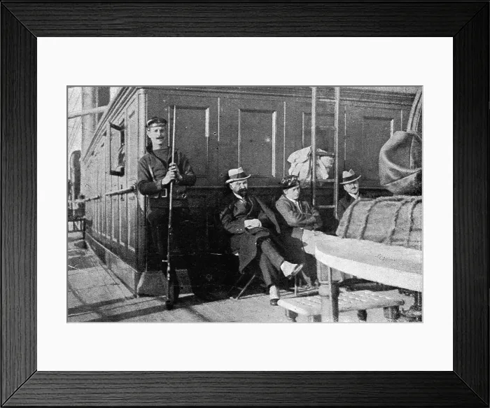 Framed Print : Le voyage, de Salonique a Toulon, des consuls arretes le 30 decembre; A l'abri du vent... 1915. Creator: Photographies A.C Framed Print : Le voyage, de Salonique a Toulon, des consuls arretes le 30 decembre; A l'abri du vent... 1915. Creator: Photographies A.C