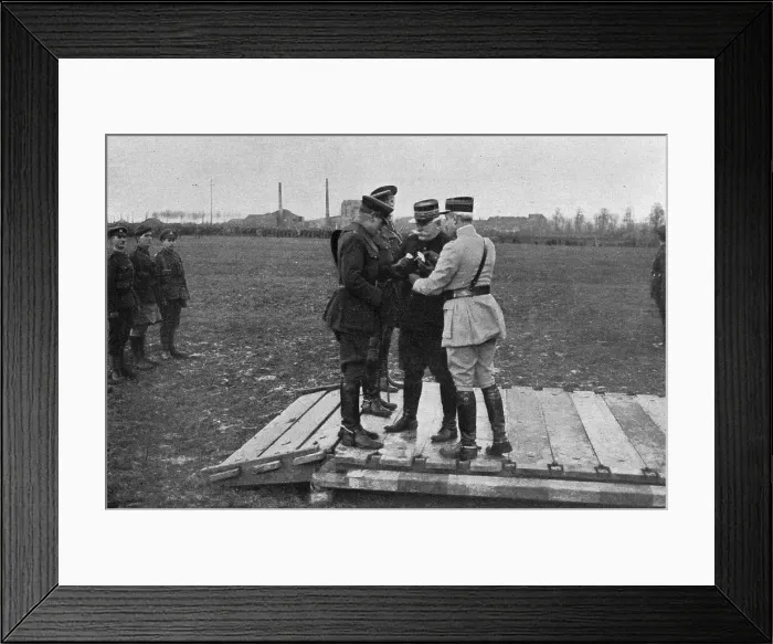 Framed Print : Le general Joffre sur les fronts Anglais et Francais; le successeur marechal French... 1916. Creator: Unknown Framed Print : Le general Joffre sur les fronts Anglais et Francais; le successeur marechal French... 1916. Creator: Unknown