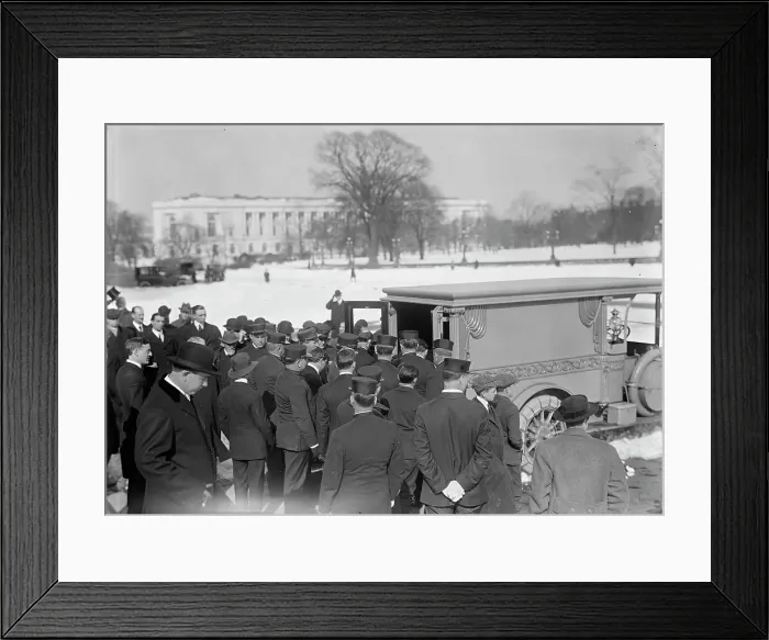 Framed Print : U.S. Capitol - Visitors, Etc. Casket Being Placed In Hearse, 1914. Creator: Harris & Ewing. U.S. Capitol - Visitors, Etc. Casket Being Placed In Hearse, 1914. Creator: Harris & Ewing Framed Print : U.S. Capitol - Visitors, Etc. Casket Being Placed In Hearse, 1914. Creator: Harris & Ewing. U.S. Capitol - Visitors, Etc. Casket Being Placed In Hearse, 1914. Creator: Harris & Ewing