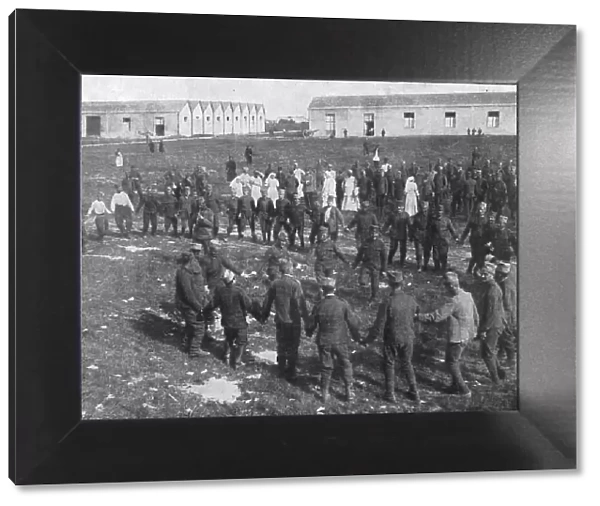 Les hotes de la Tunisie; contingents Serbes et prisonniers allemands : les jeunes soldats... 1916. Creator: Combarel