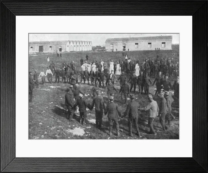 Framed Print : Les hotes de la Tunisie; contingents Serbes et prisonniers allemands : les jeunes soldats... 1916. Creator: Combarel