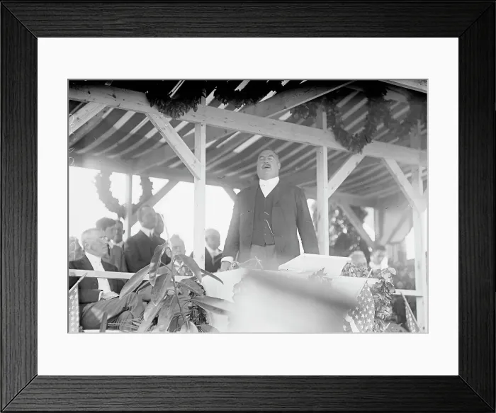 Framed Print : Confederate Monument - Arlington National Cemetery. Col. Robert E. Lee, Grandson of The... 1914. Creator: Harris & Ewing. Confederate Monument - Arlington National Cemetery. Col. Robert E. Lee, Grandson of The... 1914. Creator: Harris & Ewing Framed Print : Confederate Monument - Arlington National Cemetery. Col. Robert E. Lee, Grandson of The... 1914. Creator: Harris & Ewing. Confederate Monument - Arlington National Cemetery. Col. Robert E. Lee, Grandson of The... 1914. Creator: Harris & Ewing