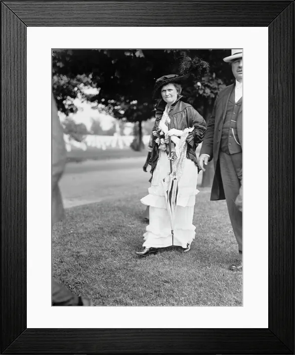 Framed Print : Confederate Monument - Arlington National Cemetery. Mrs. Daisy Mclaurin Stevens, President... 1914. Creator: Harris & Ewing. Confederate Monument - Arlington National Cemetery. Mrs. Daisy Mclaurin Stevens, President... 1914 Framed Print : Confederate Monument - Arlington National Cemetery. Mrs. Daisy Mclaurin Stevens, President... 1914. Creator: Harris & Ewing. Confederate Monument - Arlington National Cemetery. Mrs. Daisy Mclaurin Stevens, President... 1914