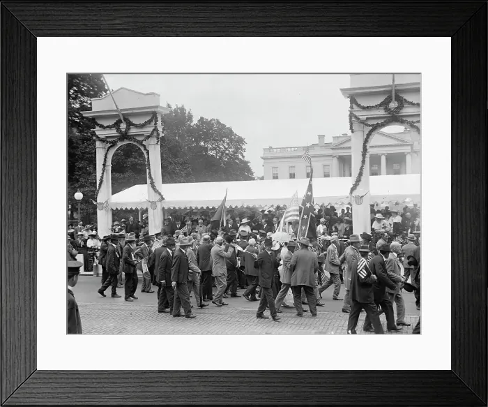 Framed Print : Confederate Reunion - Parade; Reviewing Stand, 1917. Creator: Harris & Ewing. Confederate Reunion - Parade; Reviewing Stand, 1917. Creator: Harris & Ewing Framed Print : Confederate Reunion - Parade; Reviewing Stand, 1917. Creator: Harris & Ewing. Confederate Reunion - Parade; Reviewing Stand, 1917. Creator: Harris & Ewing