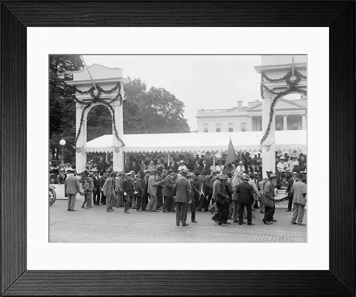 Framed Print : Confederate Reunion - Parade; Reviewing Stand, 1917. Creator: Harris & Ewing. Confederate Reunion - Parade; Reviewing Stand, 1917. Creator: Harris & Ewing Framed Print : Confederate Reunion - Parade; Reviewing Stand, 1917. Creator: Harris & Ewing. Confederate Reunion - Parade; Reviewing Stand, 1917. Creator: Harris & Ewing