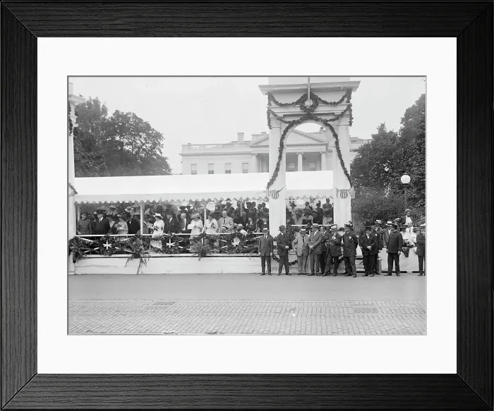 Framed Print : Confederate Reunion - Parade; Reviewing Stand, 1917. Creator: Harris & Ewing. Confederate Reunion - Parade; Reviewing Stand, 1917. Creator: Harris & Ewing Framed Print : Confederate Reunion - Parade; Reviewing Stand, 1917. Creator: Harris & Ewing. Confederate Reunion - Parade; Reviewing Stand, 1917. Creator: Harris & Ewing