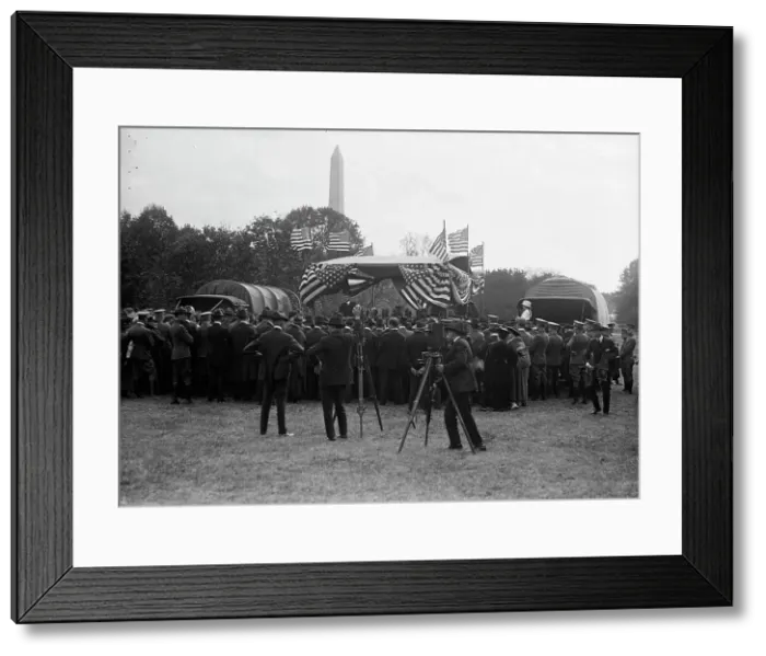 Framed Print : Army, U.S. Motor Truck Inspection, 1917. Creator: Harris & Ewing. Army, U.S. Motor Truck Inspection, 1917. Creator: Harris & Ewing Framed Print : Army, U.S. Motor Truck Inspection, 1917. Creator: Harris & Ewing. Army, U.S. Motor Truck Inspection, 1917. Creator: Harris & Ewing