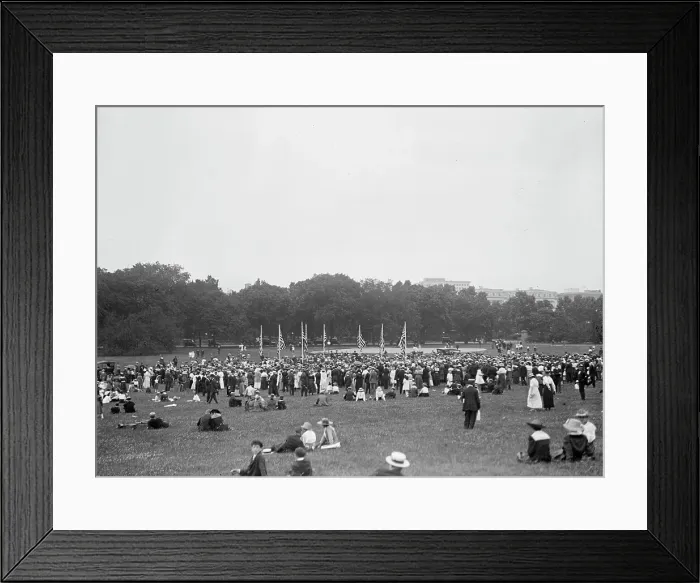 Framed Print : Confederate Reunion - Registration Day. Crowds At Monument Grounds, 1917. Creator: Harris & Ewing. Confederate Reunion - Registration Day. Crowds At Monument Grounds, 1917. Creator: Harris & Ewing Framed Print : Confederate Reunion - Registration Day. Crowds At Monument Grounds, 1917. Creator: Harris & Ewing. Confederate Reunion - Registration Day. Crowds At Monument Grounds, 1917. Creator: Harris & Ewing