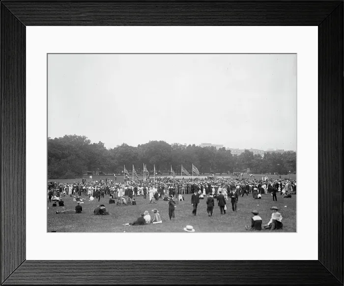 Framed Print : Confederate Reunion - Registration Day. Crowds At Monument Grounds, 1917. Creator: Harris & Ewing. Confederate Reunion - Registration Day. Crowds At Monument Grounds, 1917. Creator: Harris & Ewing Framed Print : Confederate Reunion - Registration Day. Crowds At Monument Grounds, 1917. Creator: Harris & Ewing. Confederate Reunion - Registration Day. Crowds At Monument Grounds, 1917. Creator: Harris & Ewing