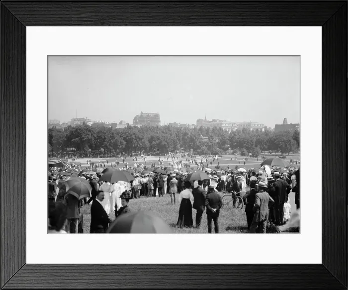 Framed Print : Confederate Reunion - Registration Day. Crowds At Monument Grounds, 1917. Creator: Harris & Ewing. Confederate Reunion - Registration Day. Crowds At Monument Grounds, 1917. Creator: Harris & Ewing Framed Print : Confederate Reunion - Registration Day. Crowds At Monument Grounds, 1917. Creator: Harris & Ewing. Confederate Reunion - Registration Day. Crowds At Monument Grounds, 1917. Creator: Harris & Ewing