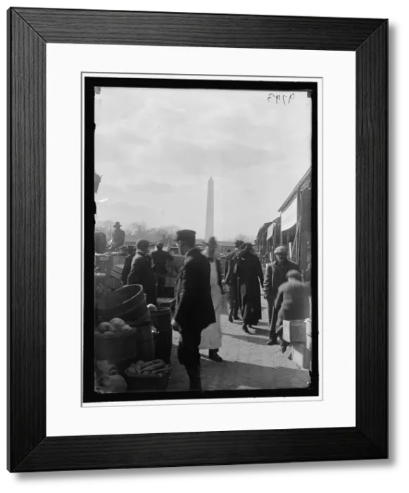 Framed Print : Market; Washington Monument in background, between 1916 and 1918. Creator: Harris & Ewing. Market; Washington Monument in background, between 1916 and 1918. Creator: Harris & Ewing Framed Print : Market; Washington Monument in background, between 1916 and 1918. Creator: Harris & Ewing. Market; Washington Monument in background, between 1916 and 1918. Creator: Harris & Ewing