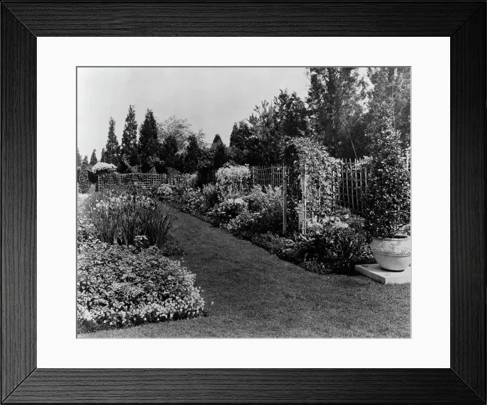 Framed Print : Beacon Hill House, Arthur Curtiss James house, Newport, Rhode Island, 1917. Creator: Frances Benjamin Johnston. Beacon Hill House, Arthur Curtiss James house, Newport, Rhode Island, 1917. Creator: Frances Benjamin Johnston
