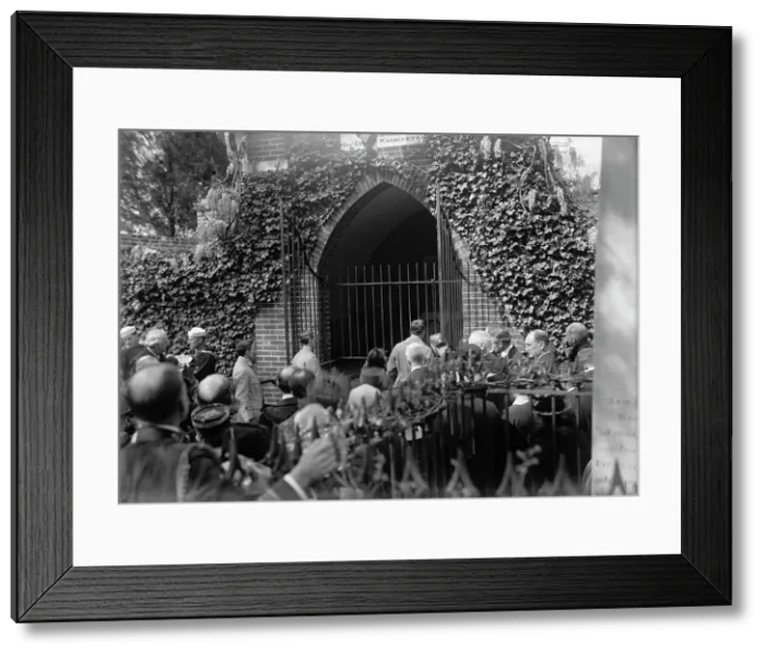 Framed Print : Arthur James Balfour M.P. O.M, Head of British Commission To U.S. Allied Commission, 1917. Creator: Harris & Ewing. Arthur James Balfour M.P. O.M, Head of British Commission To U.S. Allied Commission, 1917. Creator: Harris & Ewing Framed Print : Arthur James Balfour M.P. O.M, Head of British Commission To U.S. Allied Commission, 1917. Creator: Harris & Ewing. Arthur James Balfour M.P. O.M, Head of British Commission To U.S. Allied Commission, 1917. Creator: Harris & Ewing
