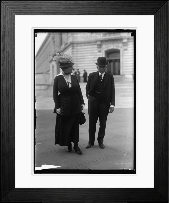 Framed Print : Senator Frank Billings Kellogg, with Mrs. Kellogg, between 1914 and 1918. Creator: Harris & Ewing. Senator Frank Billings Kellogg, with Mrs. Kellogg, between 1914 and 1918. Creator: Harris & Ewing Framed Print : Senator Frank Billings Kellogg, with Mrs. Kellogg, between 1914 and 1918. Creator: Harris & Ewing. Senator Frank Billings Kellogg, with Mrs. Kellogg, between 1914 and 1918. Creator: Harris & Ewing