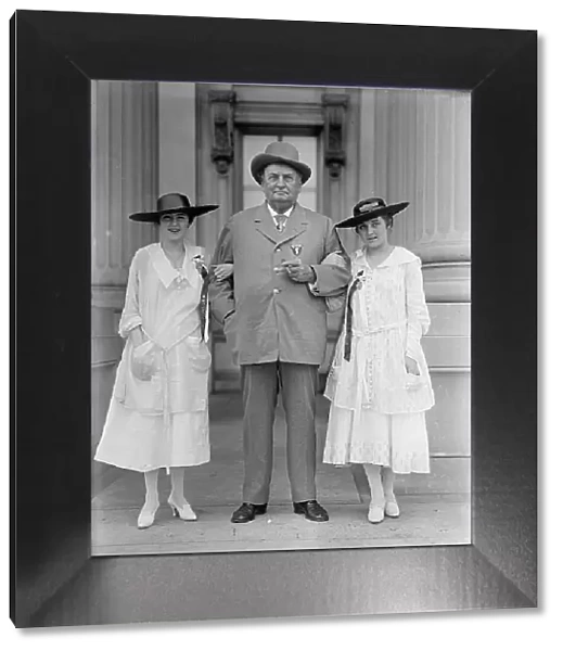 John Hollis Bankhead, Rep. from Alabama, At Confederate Reunion, D.C. with Grand-Daughters...1917. Creator: Harris & Ewing. John Hollis Bankhead, Rep. from Alabama, At Confederate Reunion, D.C. with Grand-Daughters...1917