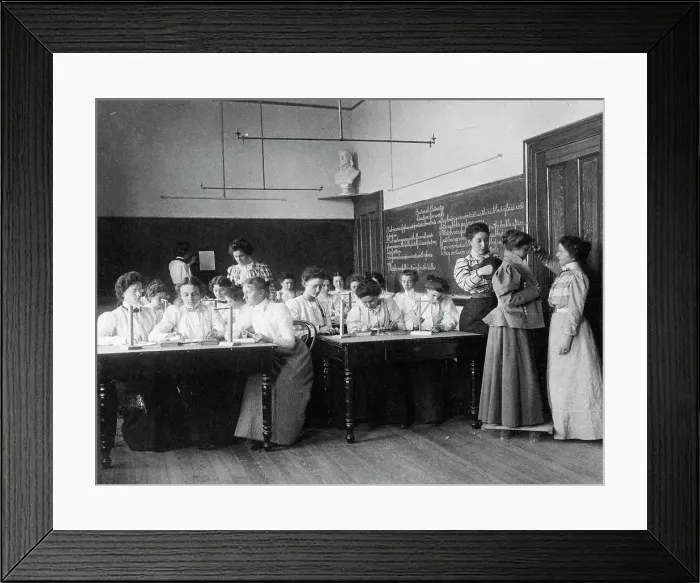 Framed Print : Group of young women studying static electricity in normal school, Washington, D.C. (1899?). Creator: Frances Benjamin Johnston Framed Print : Group of young women studying static electricity in normal school, Washington, D.C. (1899?). Creator: Frances Benjamin Johnston