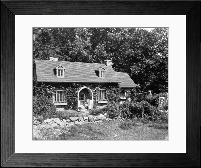 Framed Print : Chelmsford, Elon Huntington Hooker house, Greenwich, Connecticut, c1914. Creator: Frances Benjamin Johnston. Chelmsford, Elon Huntington Hooker house, Greenwich, Connecticut, c1914. Creator: Frances Benjamin Johnston Framed Print : Chelmsford, Elon Huntington Hooker house, Greenwich, Connecticut, c1914. Creator: Frances Benjamin Johnston. Chelmsford, Elon Huntington Hooker house, Greenwich, Connecticut, c1914. Creator: Frances Benjamin Johnston