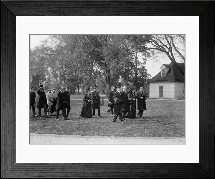 Framed Print : Allied Commission To U.S. At Mount Vernon - In Groups Stolling About Grounds... 1917. Creator: Harris & Ewing. Allied Commission To U.S. At Mount Vernon - In Groups Stolling About Grounds... 1917. Creator: Harris & Ewing Framed Print : Allied Commission To U.S. At Mount Vernon - In Groups Stolling About Grounds... 1917. Creator: Harris & Ewing. Allied Commission To U.S. At Mount Vernon - In Groups Stolling About Grounds... 1917. Creator: Harris & Ewing