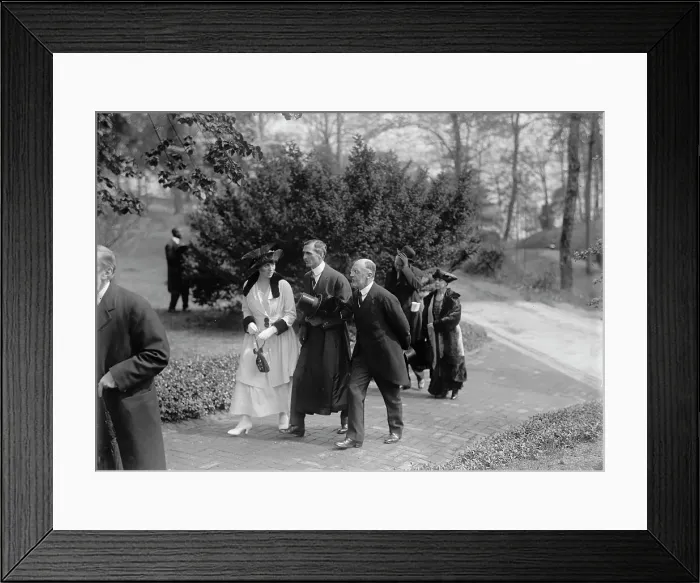 Framed Print : Allied Commission To U.S. At Mount Vernon - In Groups Stolling About Grounds... 1917. Creator: Harris & Ewing. Allied Commission To U.S. At Mount Vernon - In Groups Stolling About Grounds... 1917. Creator: Harris & Ewing Framed Print : Allied Commission To U.S. At Mount Vernon - In Groups Stolling About Grounds... 1917. Creator: Harris & Ewing. Allied Commission To U.S. At Mount Vernon - In Groups Stolling About Grounds... 1917. Creator: Harris & Ewing