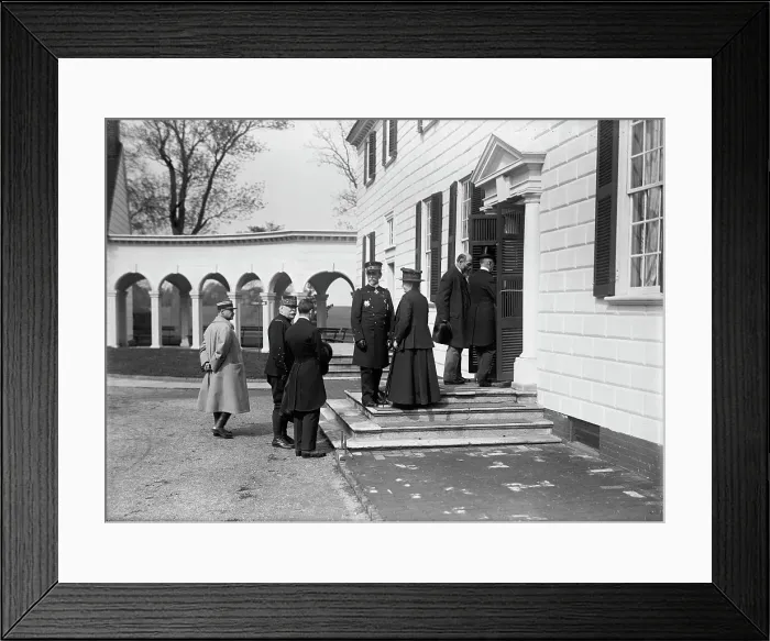 Framed Print : Allied Commission To U.S. At Mount Vernon - In Groups Stolling About Grounds... 1917. Creator: Harris & Ewing. Allied Commission To U.S. At Mount Vernon - In Groups Stolling About Grounds... 1917. Creator: Harris & Ewing Framed Print : Allied Commission To U.S. At Mount Vernon - In Groups Stolling About Grounds... 1917. Creator: Harris & Ewing. Allied Commission To U.S. At Mount Vernon - In Groups Stolling About Grounds... 1917. Creator: Harris & Ewing