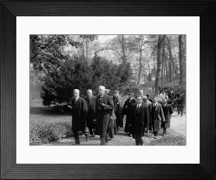 Framed Print : Allied Commission To U.S. At Mount Vernon - In Groups Stolling About Grounds... 1917. Creator: Harris & Ewing. Allied Commission To U.S. At Mount Vernon - In Groups Stolling About Grounds... 1917. Creator: Harris & Ewing Framed Print : Allied Commission To U.S. At Mount Vernon - In Groups Stolling About Grounds... 1917. Creator: Harris & Ewing. Allied Commission To U.S. At Mount Vernon - In Groups Stolling About Grounds... 1917. Creator: Harris & Ewing