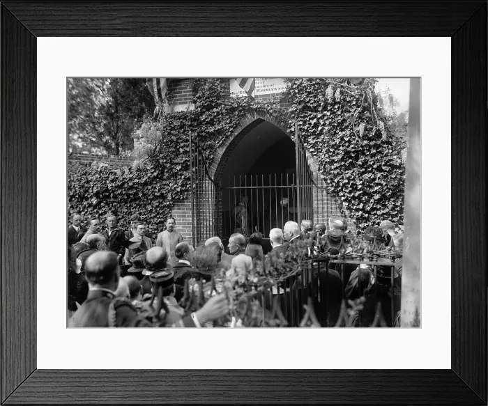 Framed Print : Allied Commission To U.S. At Mount Vernon: Groups At Tomb of Washington, 1917. Creator: Harris & Ewing. Allied Commission To U.S. At Mount Vernon: Groups At Tomb of Washington, 1917. Creator: Harris & Ewing Framed Print : Allied Commission To U.S. At Mount Vernon: Groups At Tomb of Washington, 1917. Creator: Harris & Ewing. Allied Commission To U.S. At Mount Vernon: Groups At Tomb of Washington, 1917. Creator: Harris & Ewing