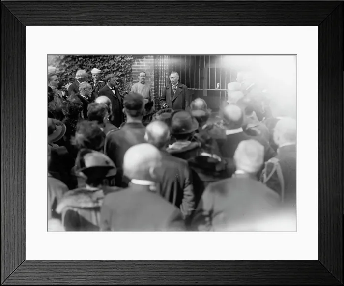 Framed Print : Allied Commission To U.S. At Mount Vernon: Viviani Speaking At Tomb of Washington, 1917. Creator: Harris & Ewing. Allied Commission To U.S. At Mount Vernon: Viviani Speaking At Tomb of Washington, 1917. Creator: Harris & Ewing