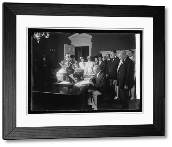 Framed Print : Woodrow Wilson signing Child Labor Bill, 1916. Creator: Harris & Ewing. Woodrow Wilson signing Child Labor Bill, 1916. Creator: Harris & Ewing Framed Print : Woodrow Wilson signing Child Labor Bill, 1916. Creator: Harris & Ewing. Woodrow Wilson signing Child Labor Bill, 1916. Creator: Harris & Ewing