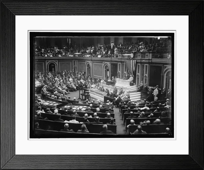 Framed Print : Woodrow Wilson Addressing Congress, between 1910 and 1917. Creator: Harris & Ewing. Woodrow Wilson Addressing Congress, between 1910 and 1917. Creator: Harris & Ewing Framed Print : Woodrow Wilson Addressing Congress, between 1910 and 1917. Creator: Harris & Ewing. Woodrow Wilson Addressing Congress, between 1910 and 1917. Creator: Harris & Ewing