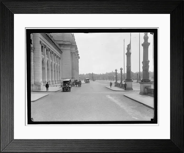 Framed Print : Union Station, between 1911 and 1917. Creator: Harris & Ewing. Union Station, between 1911 and 1917. Creator: Harris & Ewing Framed Print : Union Station, between 1911 and 1917. Creator: Harris & Ewing. Union Station, between 1911 and 1917. Creator: Harris & Ewing