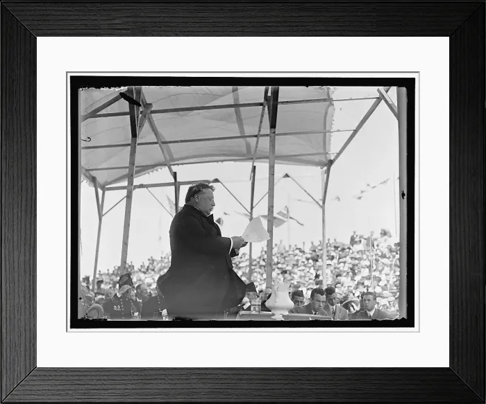 Framed Print : William Howard Taft, c1909-1917. Creator: Harris & Ewing. William Howard Taft, c1909-1917. Creator: Harris & Ewing Framed Print : William Howard Taft, c1909-1917. Creator: Harris & Ewing. William Howard Taft, c1909-1917. Creator: Harris & Ewing