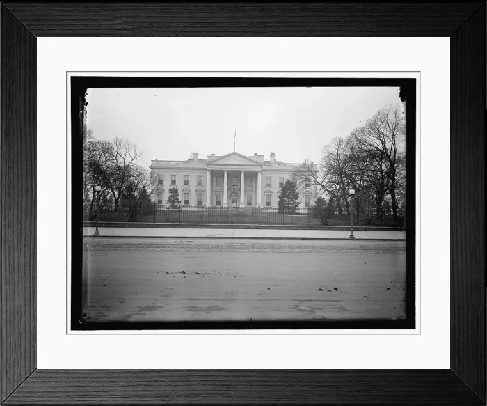 Framed Print : White House, between 1909 and 1923. Creator: Harris & Ewing. White House, between 1909 and 1923. Creator: Harris & Ewing Framed Print : White House, between 1909 and 1923. Creator: Harris & Ewing. White House, between 1909 and 1923. Creator: Harris & Ewing