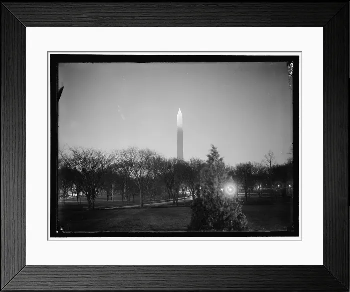 Framed Print : Washington Monument, between 1910 and 1917. Creator: Harris & Ewing. Washington Monument, between 1910 and 1917. Creator: Harris & Ewing Framed Print : Washington Monument, between 1910 and 1917. Creator: Harris & Ewing. Washington Monument, between 1910 and 1917. Creator: Harris & Ewing