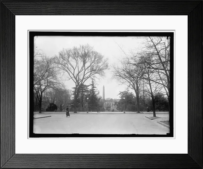 Framed Print : Washington Monument, between 1910 and 1917. Creator: Harris & Ewing. Washington Monument, between 1910 and 1917. Creator: Harris & Ewing Framed Print : Washington Monument, between 1910 and 1917. Creator: Harris & Ewing. Washington Monument, between 1910 and 1917. Creator: Harris & Ewing