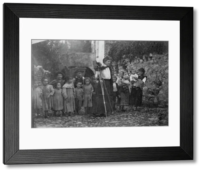 Framed Print : Miss Johnston & audience, Lake Como, Italy, 1899. Creator: Frances Benjamin Johnston. Miss Johnston & audience, Lake Como, Italy, 1899. Creator: Frances Benjamin Johnston Framed Print : Miss Johnston & audience, Lake Como, Italy, 1899. Creator: Frances Benjamin Johnston. Miss Johnston & audience, Lake Como, Italy, 1899. Creator: Frances Benjamin Johnston